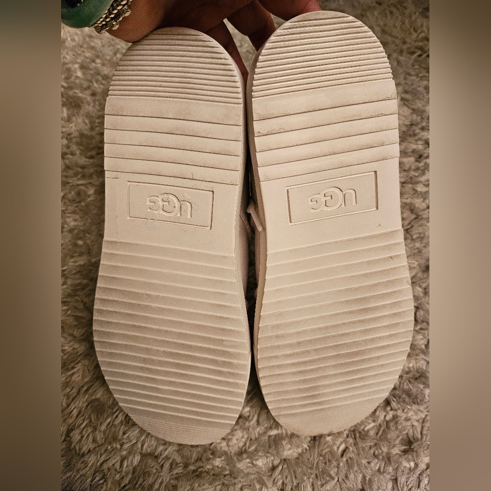 UGG - Picture 8 of 8